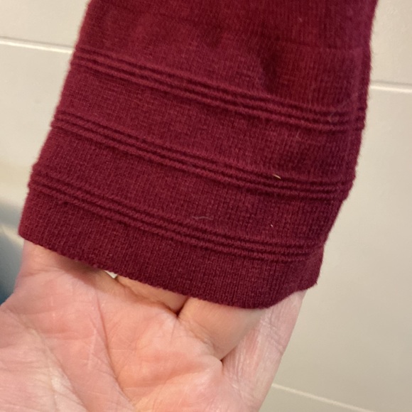 Nice Burgundy Sweater. - Picture 5 of 7
